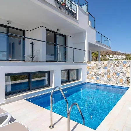 Luxuria Private Pool نيرخا
